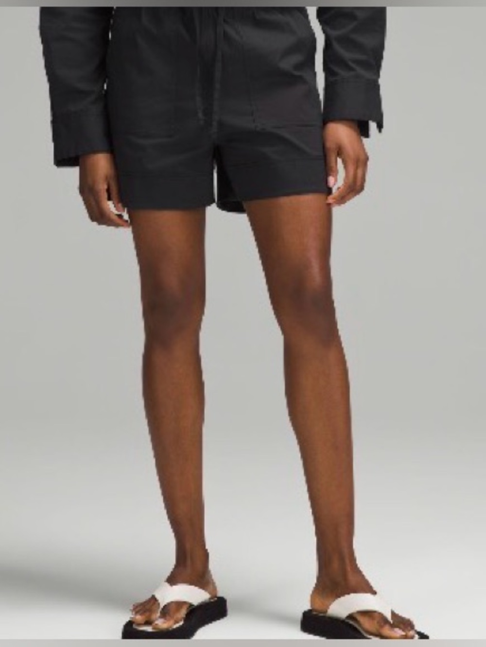Lululemon cotton blend poplin short- 4”